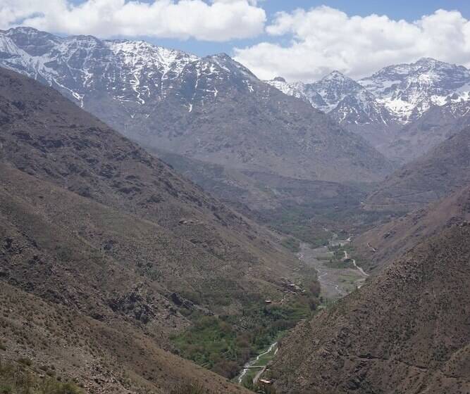 تختخواب و صبحانه Berber Family Lodge