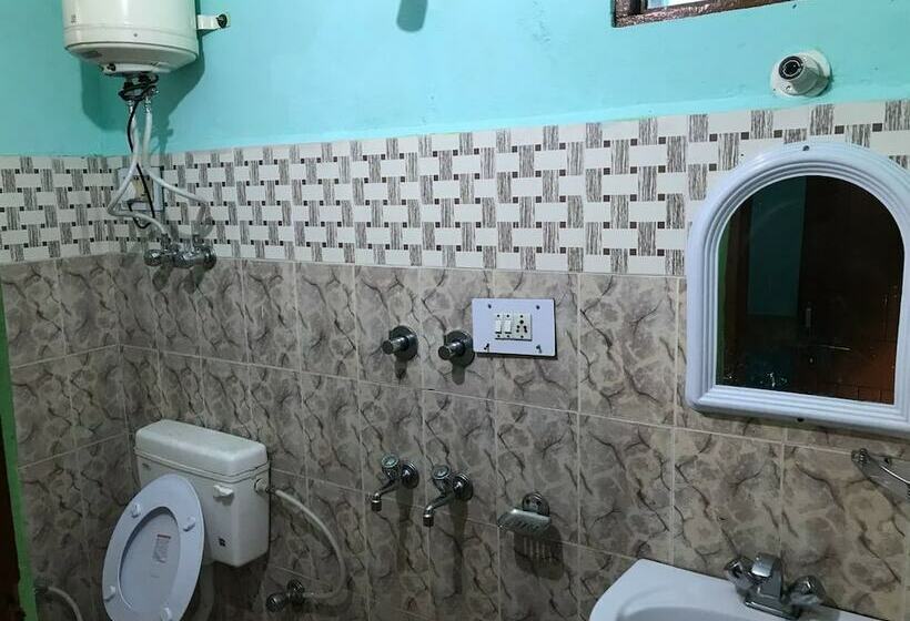 تختخواب و صبحانه Sharda House