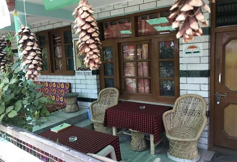 تختخواب و صبحانه Sharda House