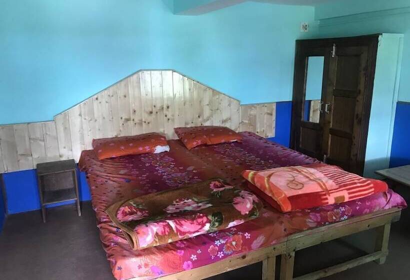 تختخواب و صبحانه Sharda House