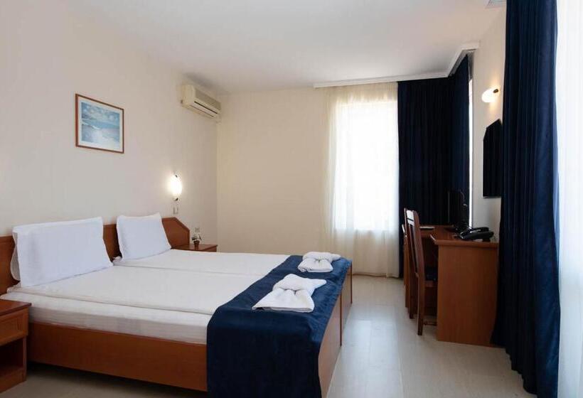 Amon Ra Hotel Family