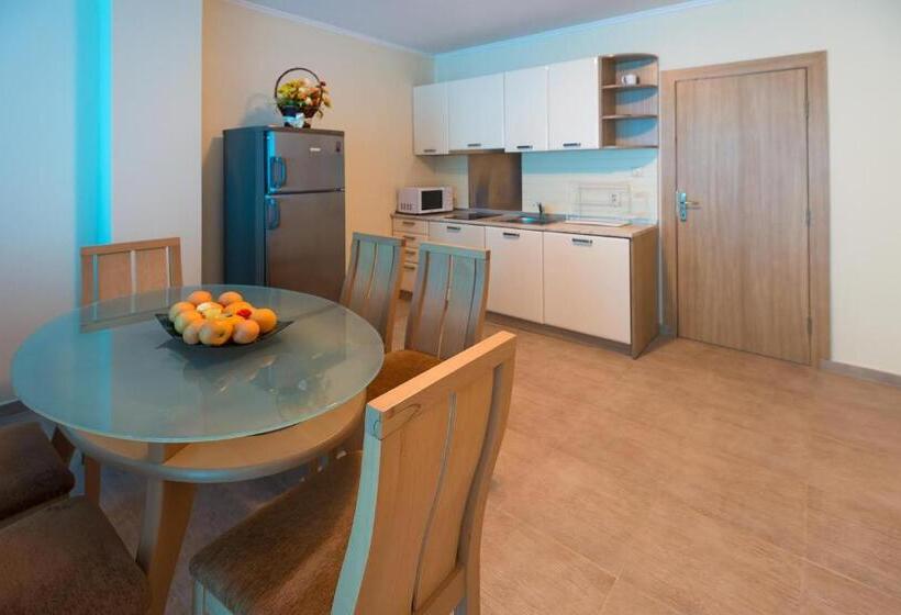 Amon Ra Hotel Family