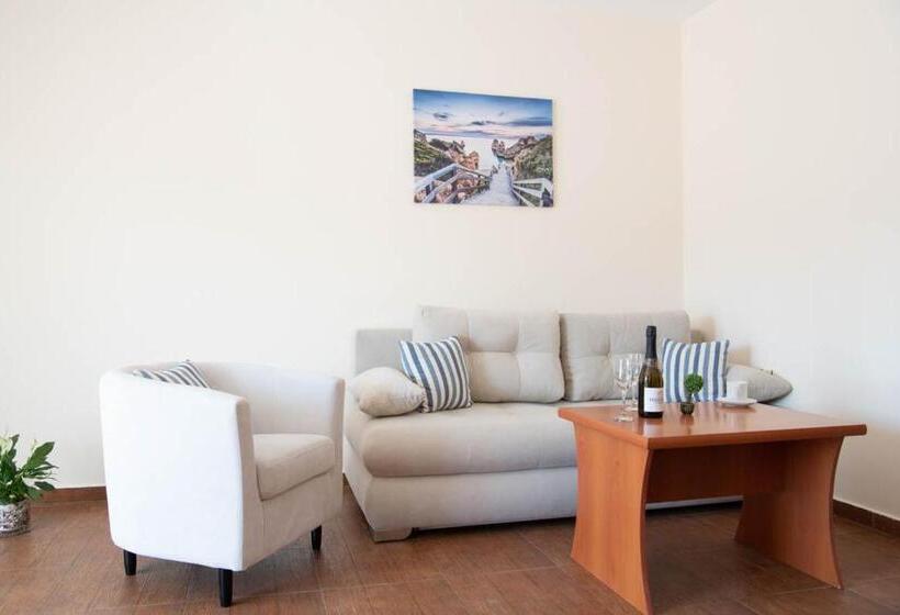 Amon Ra Hotel Family