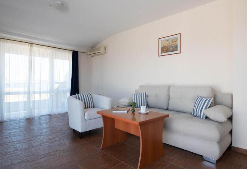 Amon Ra Hotel Family