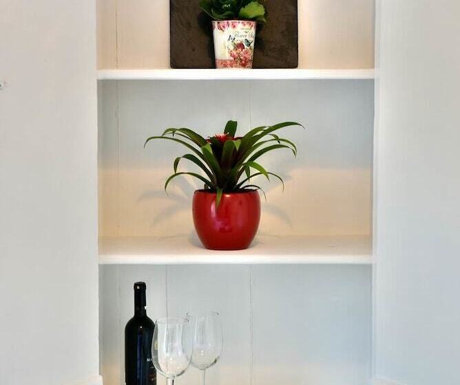 호텔 Douskos Port House