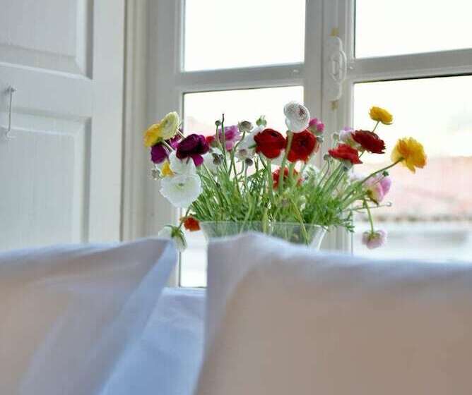 호텔 Douskos Port House