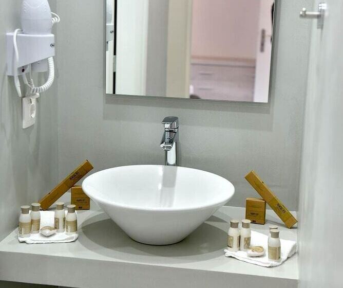 호텔 Douskos Port House