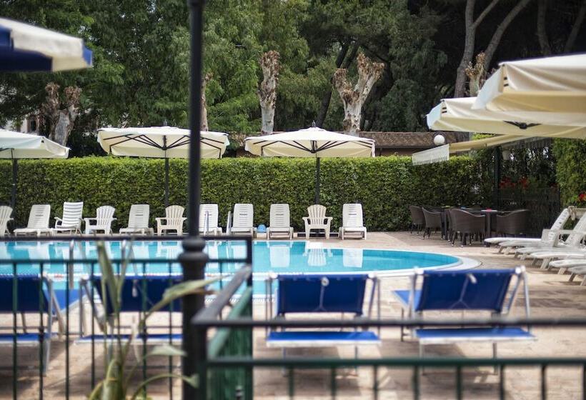 هتل La Pineta Dei Liberti