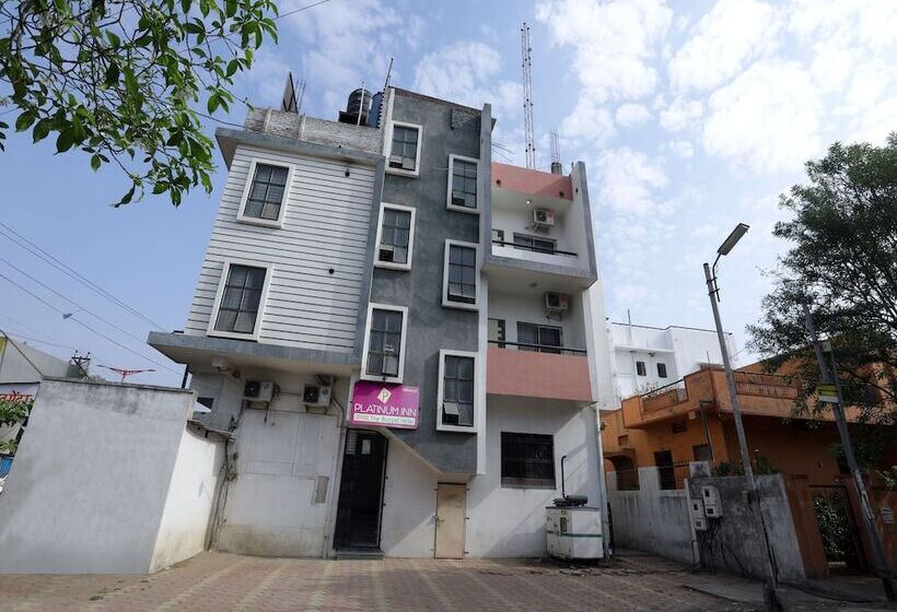 فندق Platinum Inn