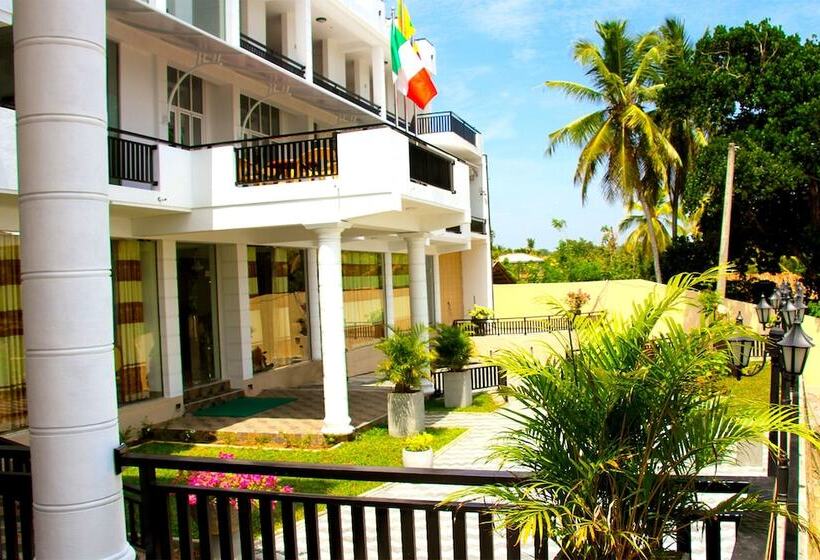 ホテル Queens Beach