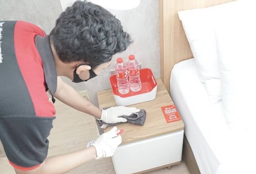 호텔 Reddoorz Plus @ Thamrin