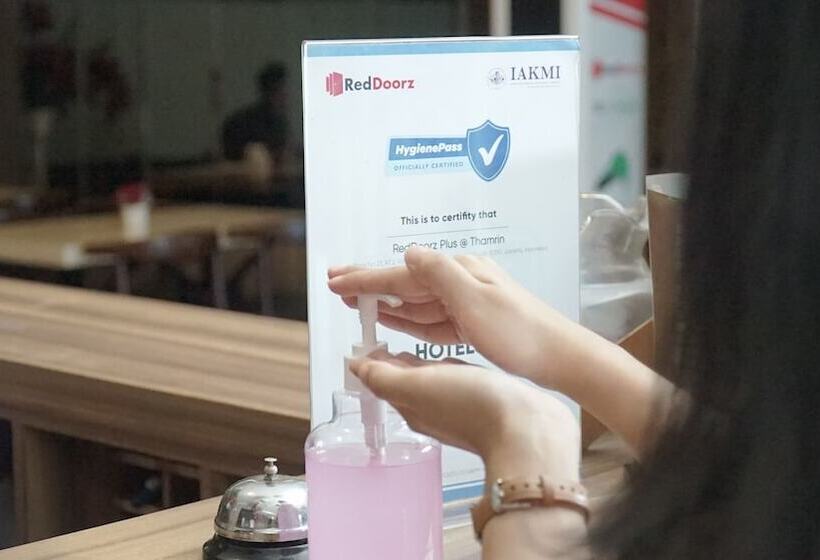 호텔 Reddoorz Plus @ Thamrin