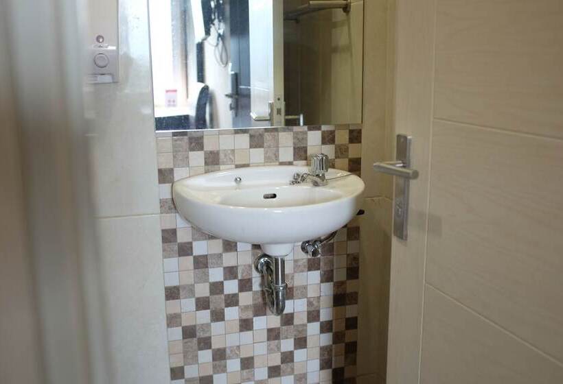 酒店 Reddoorz Plus @ Thamrin