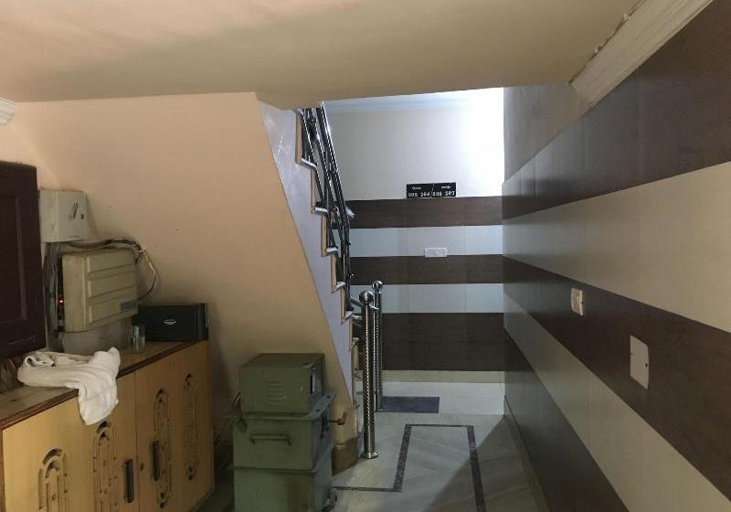 호텔 Shri Amarnath Lodge