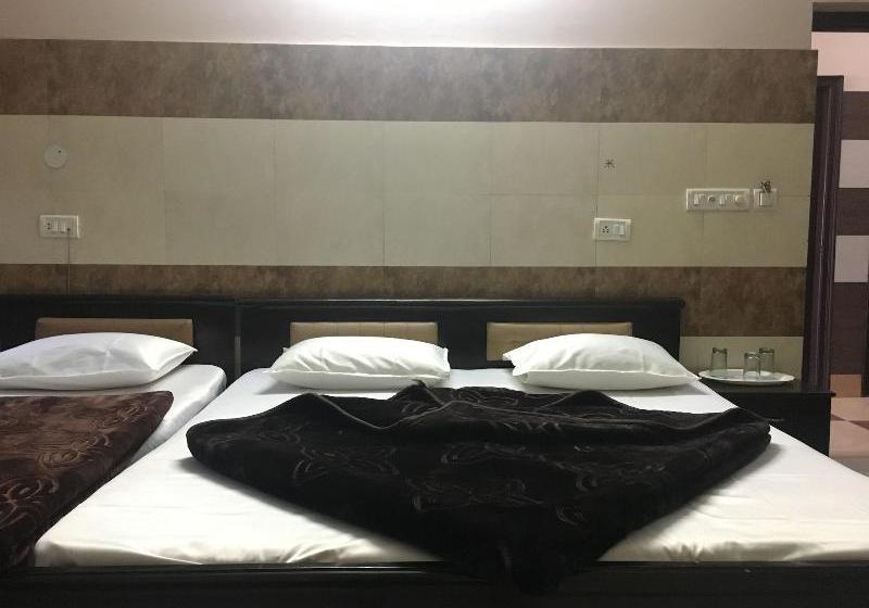 호텔 Shri Amarnath Lodge