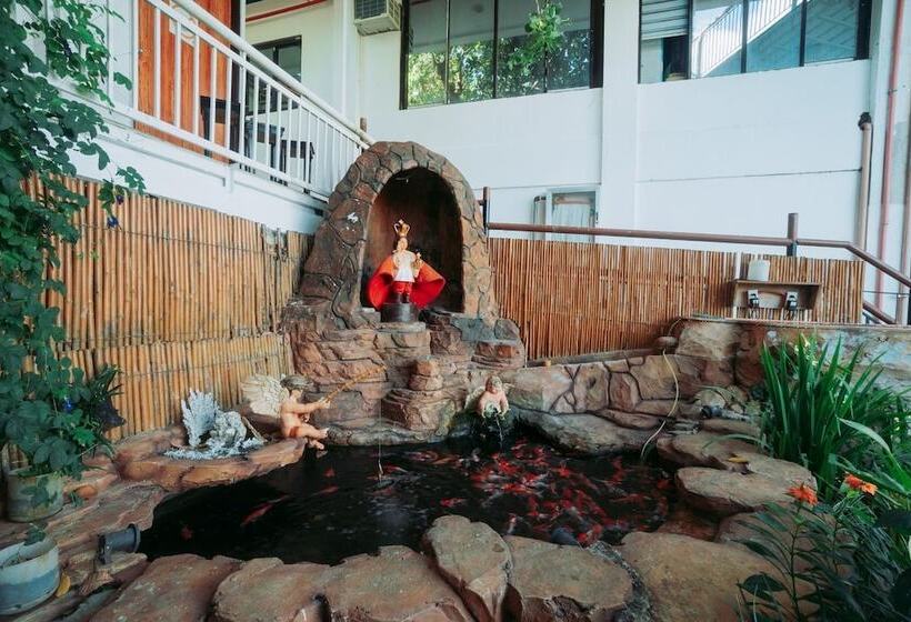 هتل Skylodge Resort