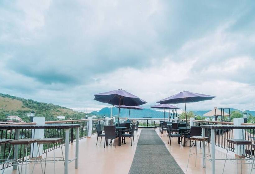 هتل Skylodge Resort