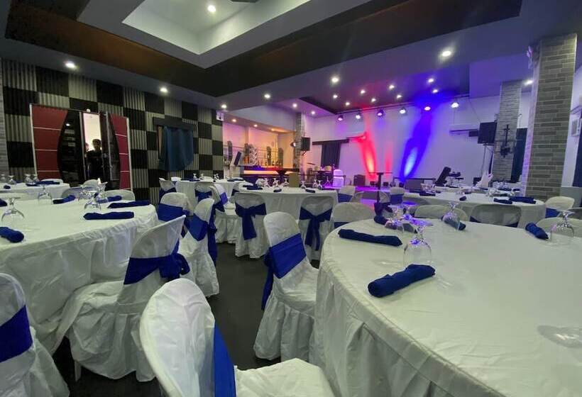 هتل Skylodge Resort