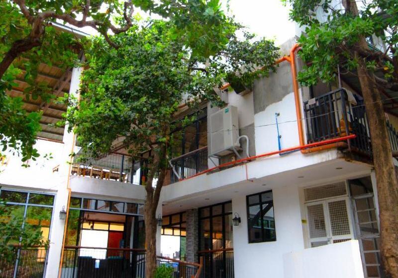 هتل Skylodge Resort