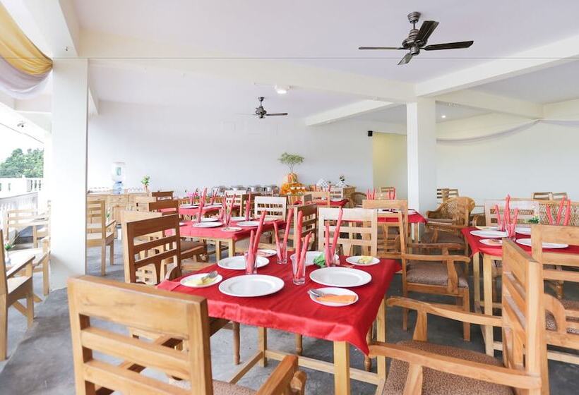 Hotelli Treebo Aarya Boulevard