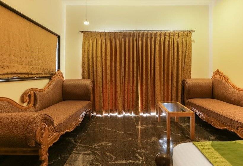 Hotelli Treebo Aarya Boulevard