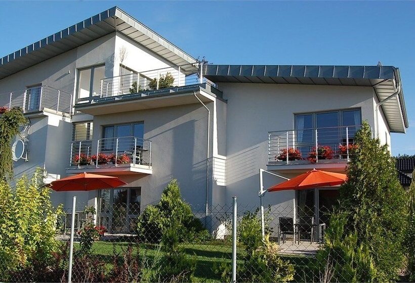 هتل Willa Pod Cyprysami