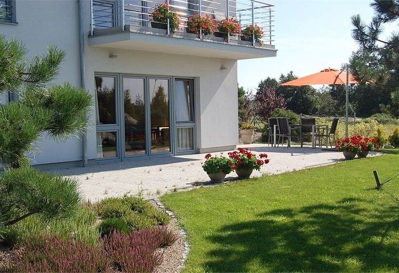 هتل Willa Pod Cyprysami