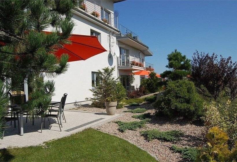 هتل Willa Pod Cyprysami