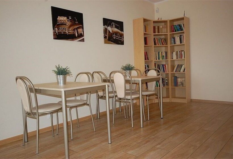 هتل Willa Pod Cyprysami