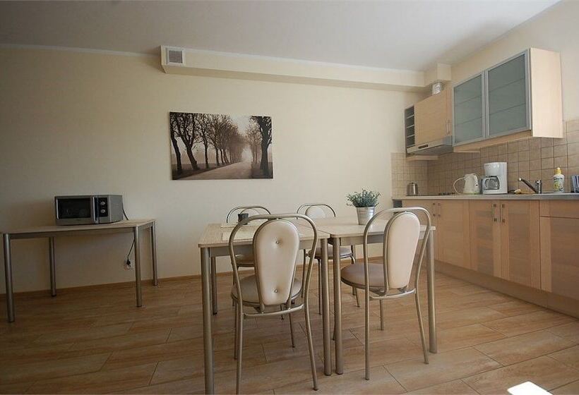 هتل Willa Pod Cyprysami