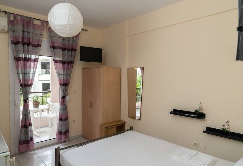 פנסיון Chris Apartments