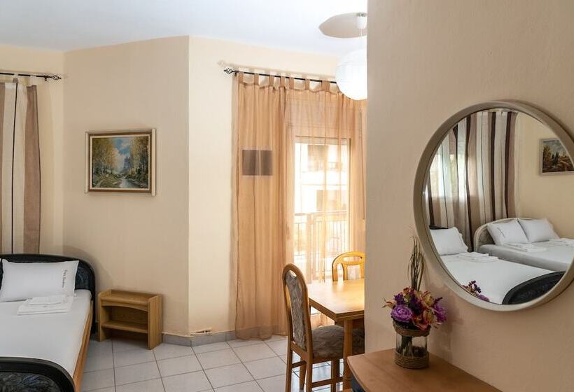 פנסיון Chris Apartments