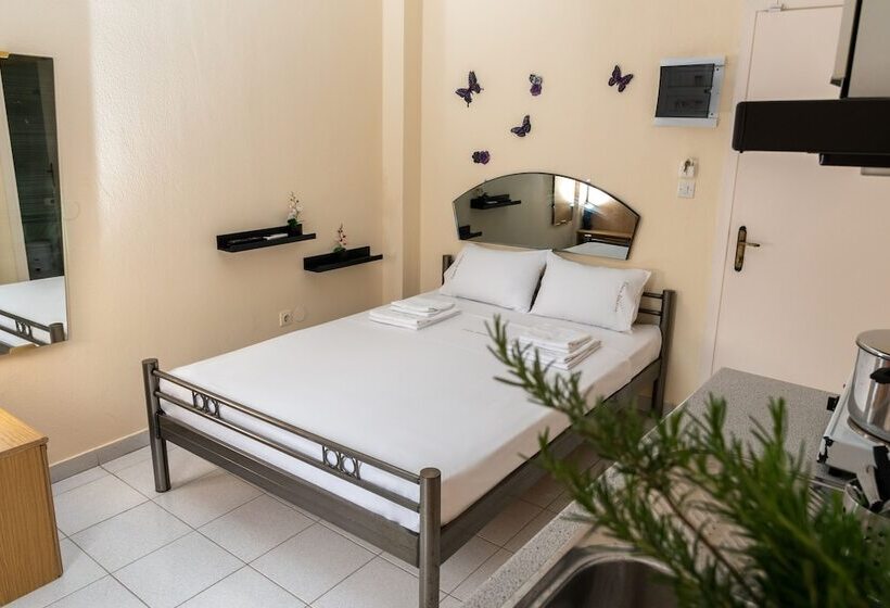 פנסיון Chris Apartments