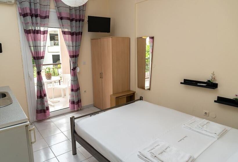 פנסיון Chris Apartments