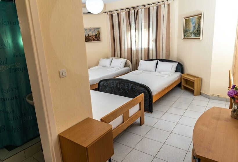 פנסיון Chris Apartments