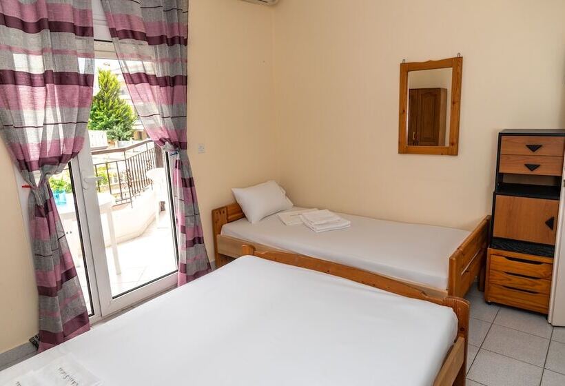 פנסיון Chris Apartments