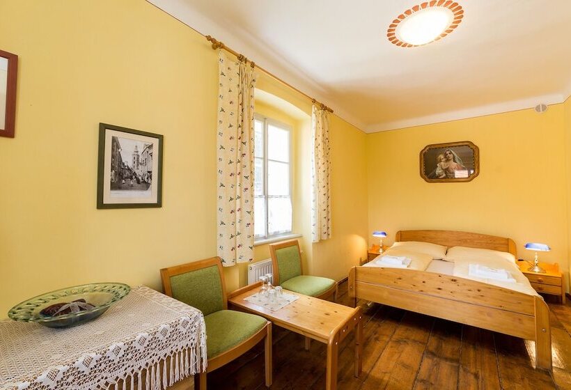 פנסיון Penzion Gardena