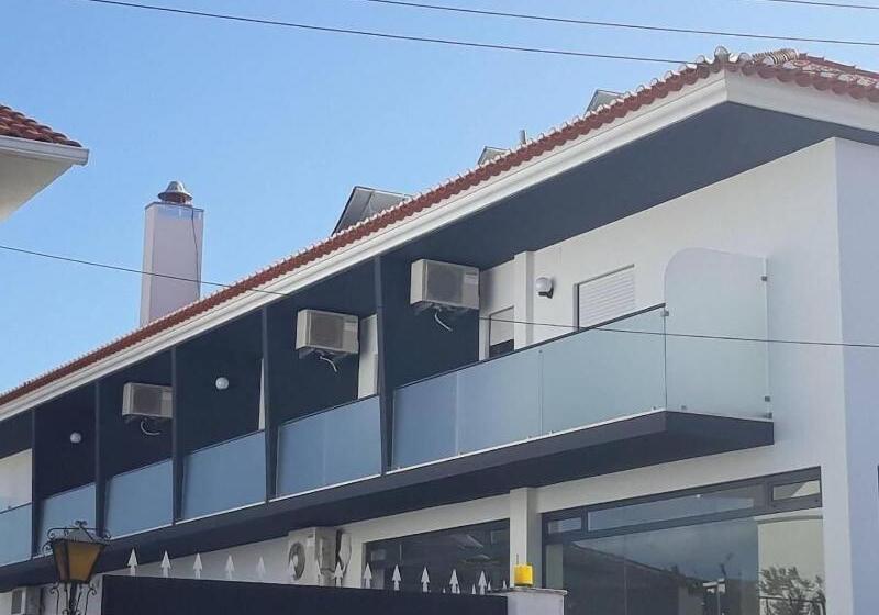 پانسیون Pousada Tires Guest House