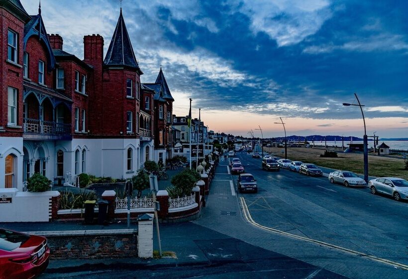 The Strand Hotel, The Former Residence Of Oscar Wilde