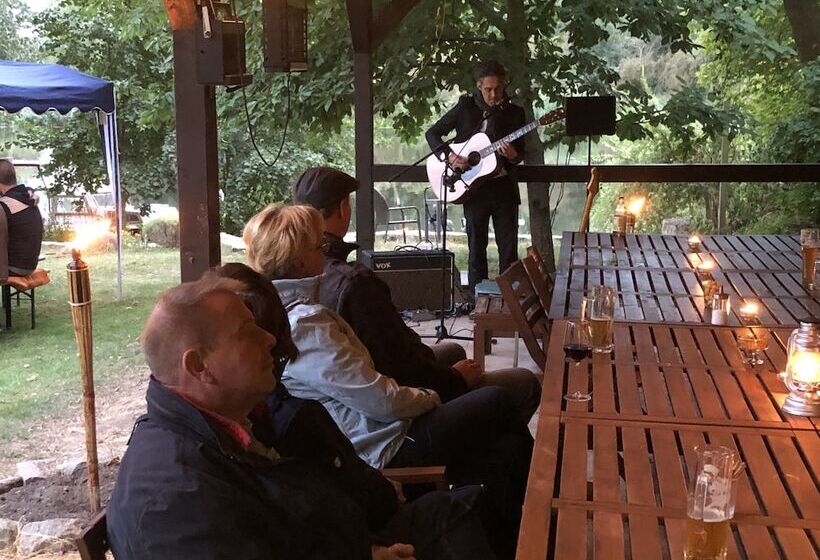 צימר Riverside Inn