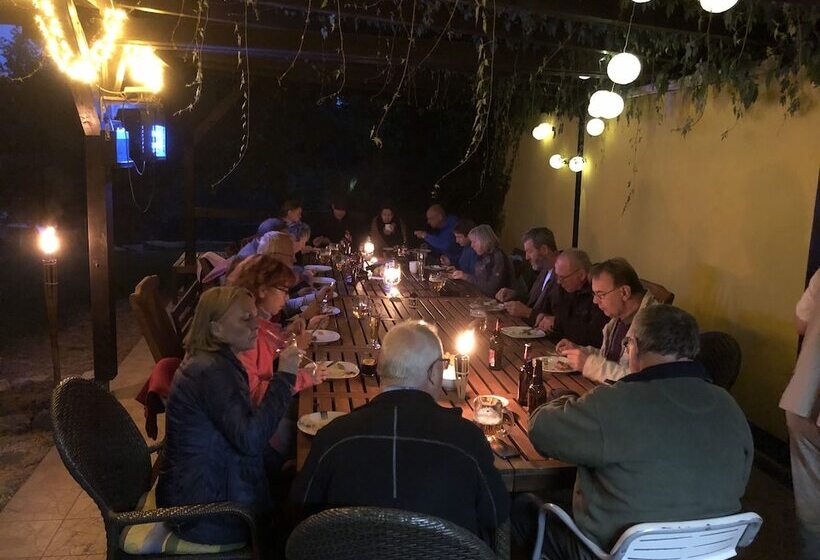 צימר Riverside Inn