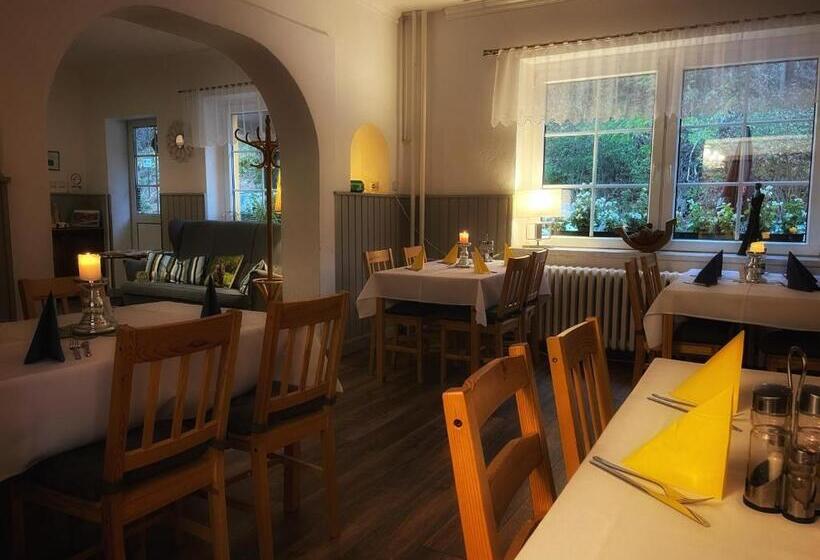 צימר Riverside Inn