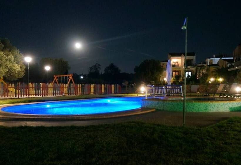 Finikas Garden Beach Resort Nikiti