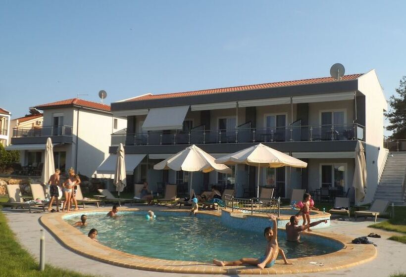 Finikas Garden Beach Resort Nikiti