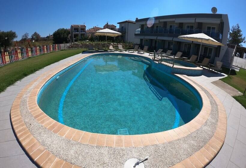 Finikas Garden Beach Resort Nikiti