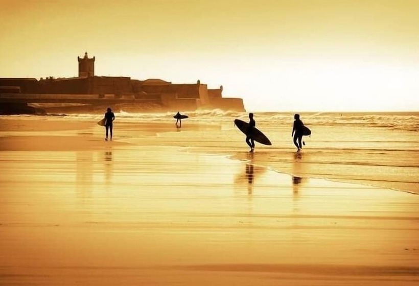 Help Yourself Hostels  Parede