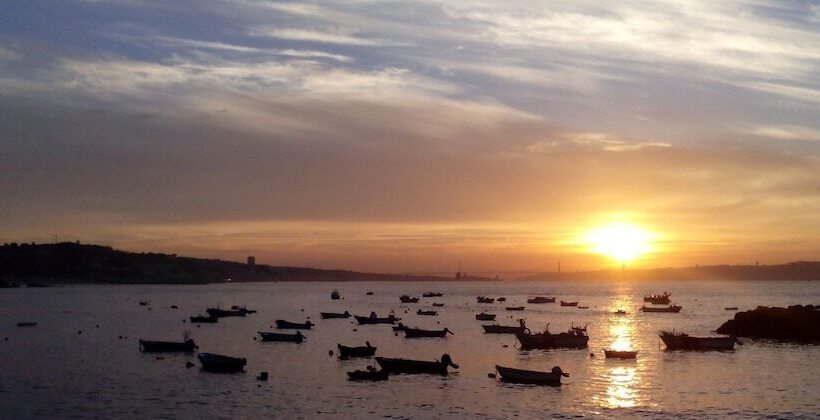 Help Yourself Hostels  Parede