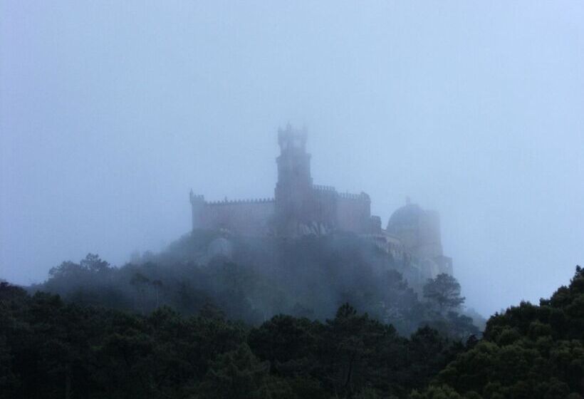 Help Yourself Hostels  Parede