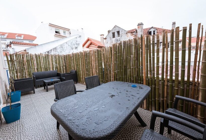 Help Yourself Hostels  Parede