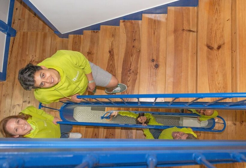 Help Yourself Hostels  Parede